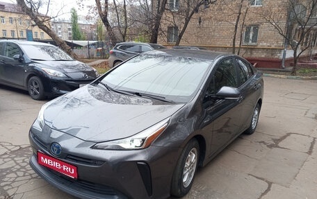 Toyota Prius IV XW50, 2020 год, 2 550 000 рублей, 1 фотография