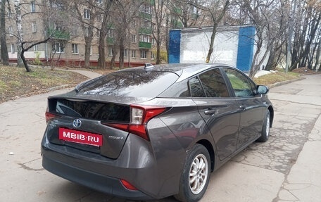 Toyota Prius IV XW50, 2020 год, 2 550 000 рублей, 3 фотография