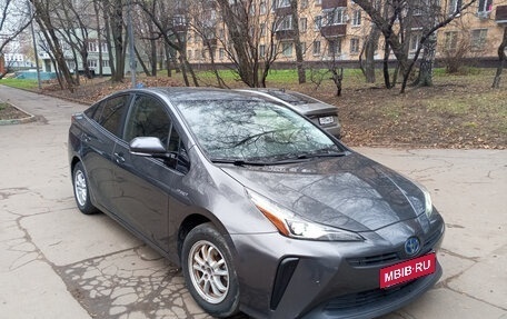 Toyota Prius IV XW50, 2020 год, 2 550 000 рублей, 2 фотография