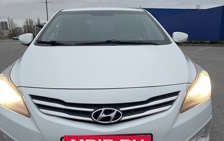 Hyundai Solaris II рестайлинг, 2015 год, 1 050 000 рублей, 5 фотография