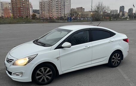 Hyundai Solaris II рестайлинг, 2015 год, 1 050 000 рублей, 6 фотография