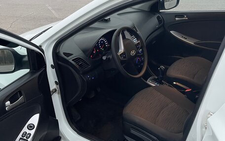 Hyundai Solaris II рестайлинг, 2015 год, 1 050 000 рублей, 10 фотография