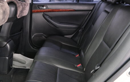 Toyota Avensis III рестайлинг, 2003 год, 569 000 рублей, 24 фотография