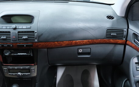 Toyota Avensis III рестайлинг, 2003 год, 569 000 рублей, 21 фотография