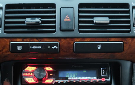 Toyota Avensis III рестайлинг, 2003 год, 569 000 рублей, 18 фотография