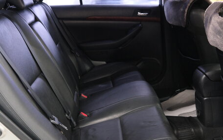 Toyota Avensis III рестайлинг, 2003 год, 569 000 рублей, 25 фотография