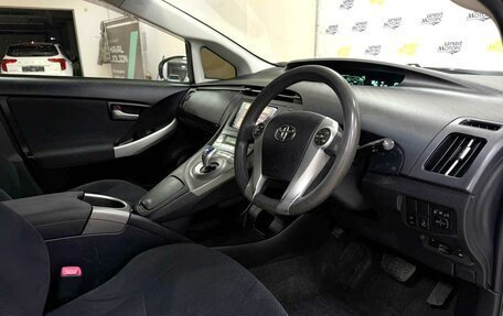 Toyota Prius, 2013 год, 1 083 000 рублей, 11 фотография