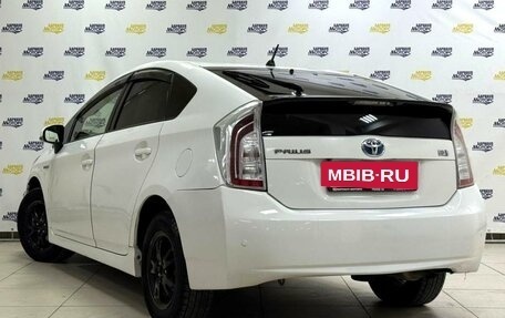 Toyota Prius, 2013 год, 1 083 000 рублей, 5 фотография