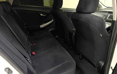 Toyota Prius, 2013 год, 1 083 000 рублей, 12 фотография