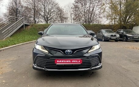 Toyota Camry, 2023 год, 3 500 000 рублей, 2 фотография