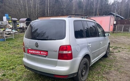 Volkswagen Touran III, 2004 год, 480 000 рублей, 3 фотография