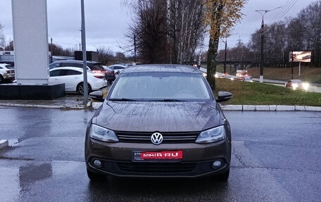 Volkswagen Jetta VI, 2012 год, 990 000 рублей, 2 фотография