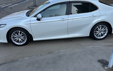 Toyota Camry, 2021 год, 3 700 000 рублей, 2 фотография