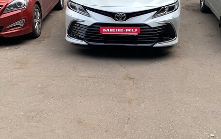 Toyota Camry, 2021 год, 3 700 000 рублей, 6 фотография