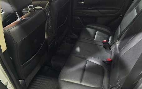 Mitsubishi Outlander III рестайлинг 3, 2017 год, 1 950 000 рублей, 7 фотография