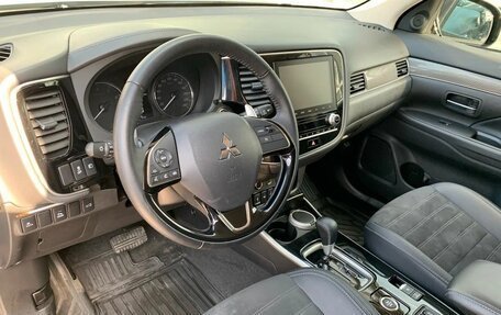 Mitsubishi Outlander III рестайлинг 3, 2022 год, 3 500 000 рублей, 5 фотография