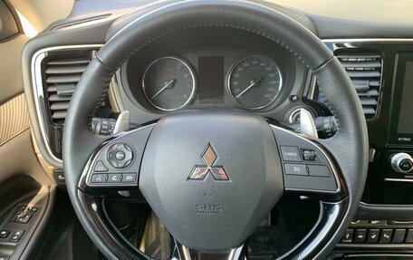 Mitsubishi Outlander III рестайлинг 3, 2022 год, 3 500 000 рублей, 9 фотография