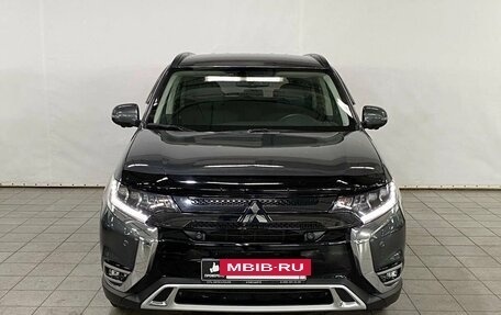 Mitsubishi Outlander III рестайлинг 3, 2022 год, 3 500 000 рублей, 2 фотография
