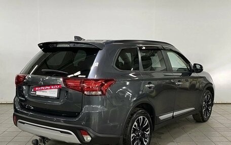 Mitsubishi Outlander III рестайлинг 3, 2022 год, 3 500 000 рублей, 3 фотография