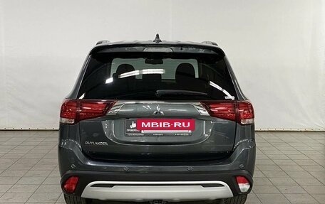 Mitsubishi Outlander III рестайлинг 3, 2022 год, 3 500 000 рублей, 4 фотография