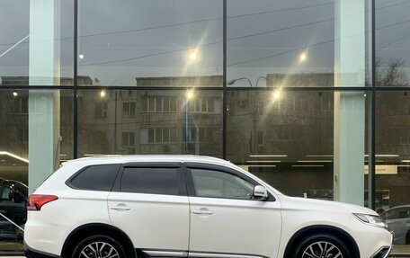 Mitsubishi Outlander III рестайлинг 3, 2016 год, 1 900 000 рублей, 4 фотография