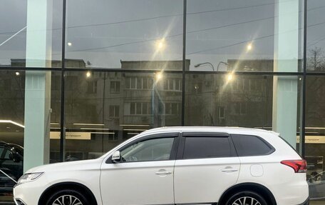 Mitsubishi Outlander III рестайлинг 3, 2016 год, 1 900 000 рублей, 8 фотография