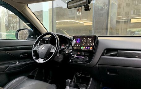 Mitsubishi Outlander III рестайлинг 3, 2016 год, 1 900 000 рублей, 9 фотография