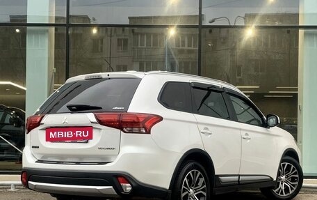 Mitsubishi Outlander III рестайлинг 3, 2016 год, 1 900 000 рублей, 5 фотография