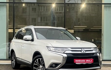 Mitsubishi Outlander III рестайлинг 3, 2016 год, 1 900 000 рублей, 3 фотография