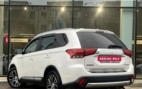 Mitsubishi Outlander III рестайлинг 3, 2016 год, 1 900 000 рублей, 7 фотография