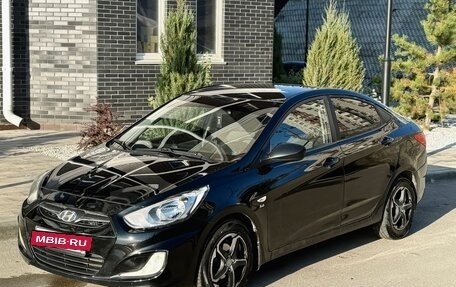 Hyundai Solaris II рестайлинг, 2011 год, 650 000 рублей, 2 фотография