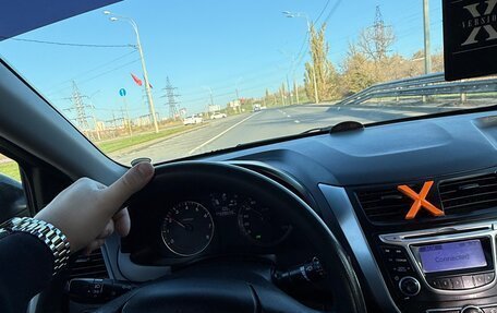 Hyundai Solaris II рестайлинг, 2011 год, 650 000 рублей, 20 фотография