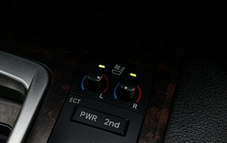 Toyota Land Cruiser 200, 2012 год, 2 565 000 рублей, 24 фотография