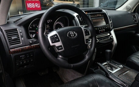 Toyota Land Cruiser 200, 2012 год, 2 565 000 рублей, 16 фотография