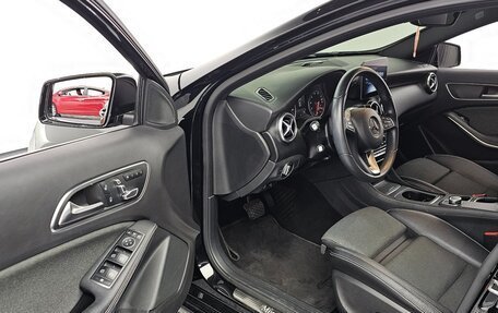 Mercedes-Benz A-Класс, 2018 год, 1 846 000 рублей, 10 фотография