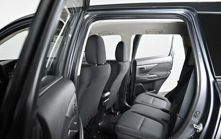 Mitsubishi Outlander III рестайлинг 3, 2021 год, 1 799 000 рублей, 6 фотография