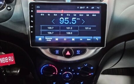 Hyundai Solaris II рестайлинг, 2015 год, 990 000 рублей, 11 фотография