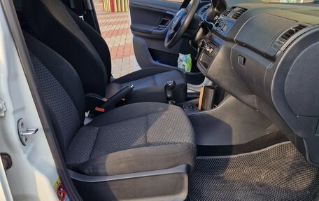 Skoda Fabia II, 2012 год, 400 000 рублей, 14 фотография