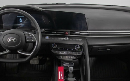 Hyundai Elantra, 2023 год, 2 160 000 рублей, 14 фотография