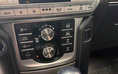 Toyota Land Cruiser Prado 150 рестайлинг 2, 2017 год, 5 150 000 рублей, 24 фотография