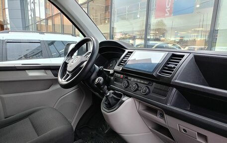 Volkswagen Caravelle T6 рестайлинг, 2016 год, 2 366 800 рублей, 6 фотография