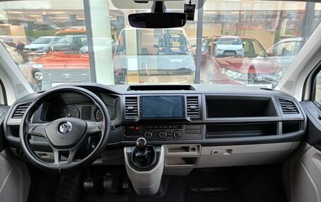 Volkswagen Caravelle T6 рестайлинг, 2016 год, 2 366 800 рублей, 7 фотография