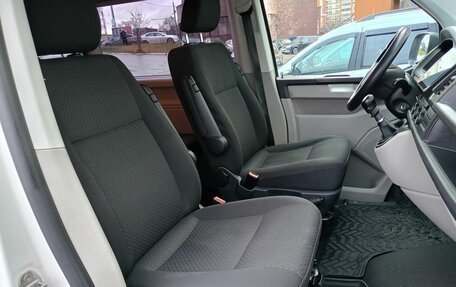 Volkswagen Caravelle T6 рестайлинг, 2016 год, 2 366 800 рублей, 15 фотография