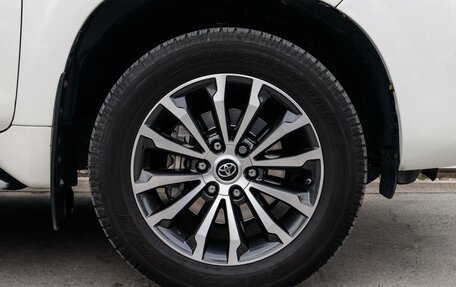 Toyota Land Cruiser Prado 150 рестайлинг 2, 2020 год, 5 799 000 рублей, 7 фотография