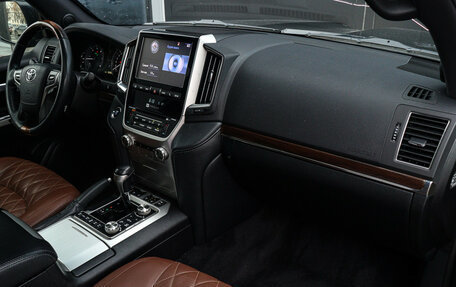Toyota Land Cruiser 200, 2017 год, 6 770 000 рублей, 9 фотография