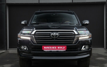 Toyota Land Cruiser 200, 2017 год, 6 770 000 рублей, 2 фотография