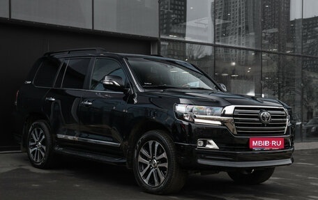 Toyota Land Cruiser 200, 2017 год, 6 770 000 рублей, 3 фотография