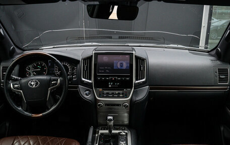 Toyota Land Cruiser 200, 2017 год, 6 770 000 рублей, 13 фотография