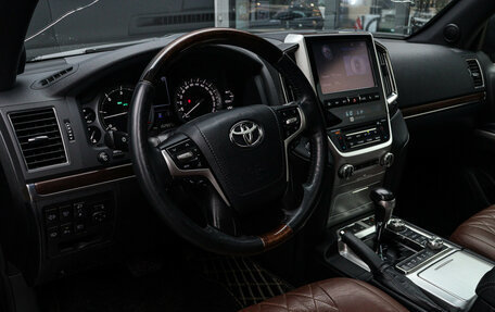 Toyota Land Cruiser 200, 2017 год, 6 770 000 рублей, 18 фотография