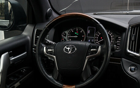 Toyota Land Cruiser 200, 2017 год, 6 770 000 рублей, 15 фотография